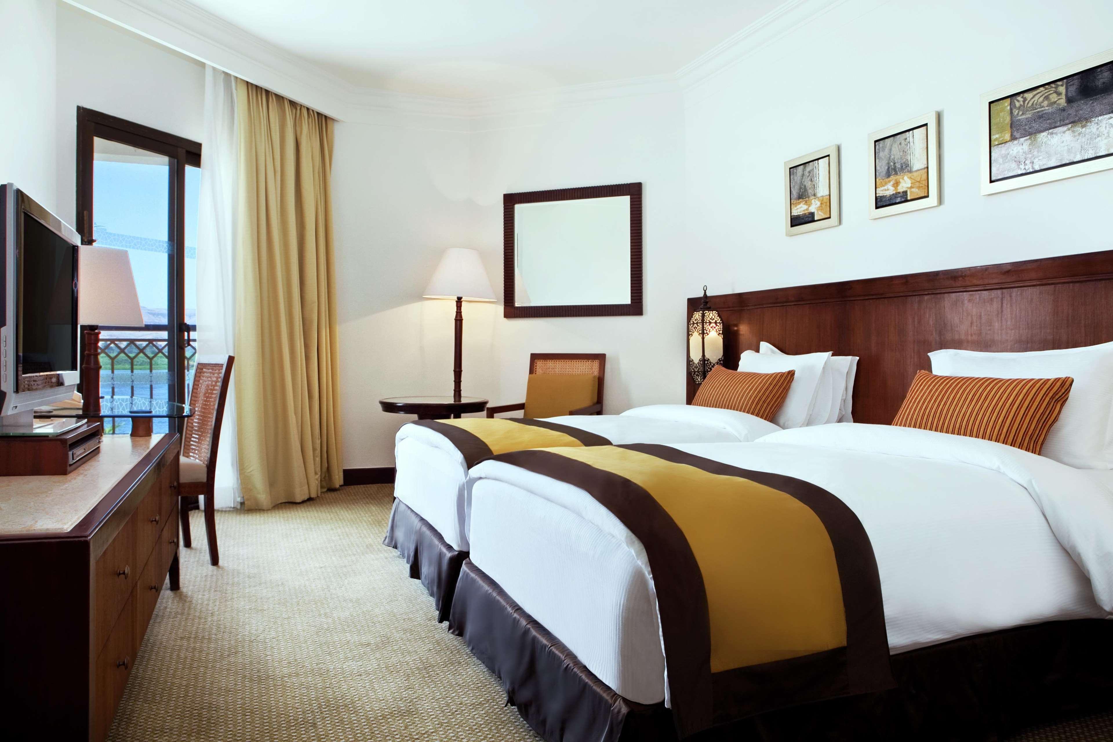 Hilton & 5* Luxor