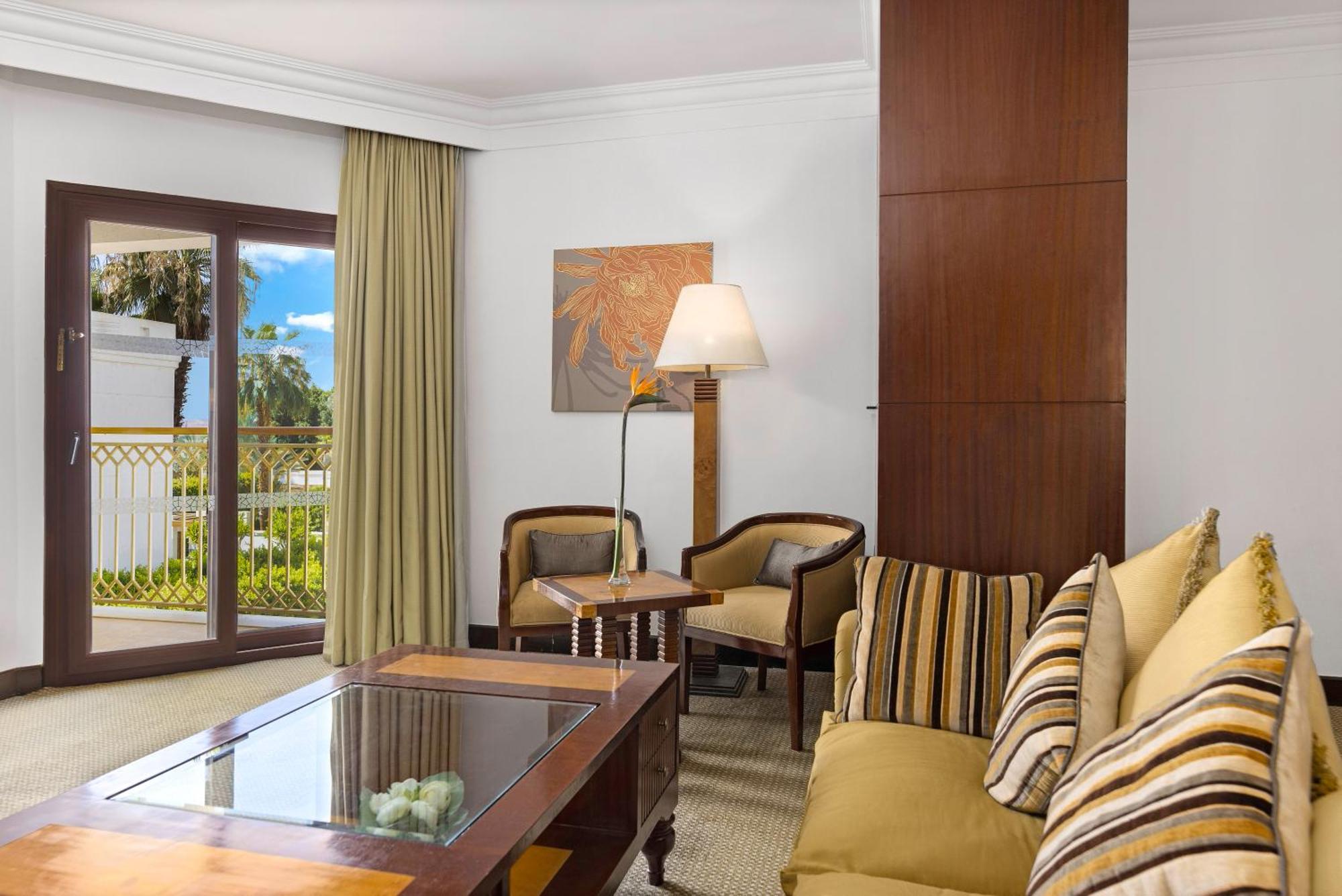 Hilton & 5* Luxor